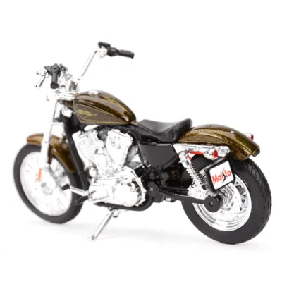 Harley Davidson 2013 XL 1200V Seventy-Two Maisto 1:18 - Imagem 5